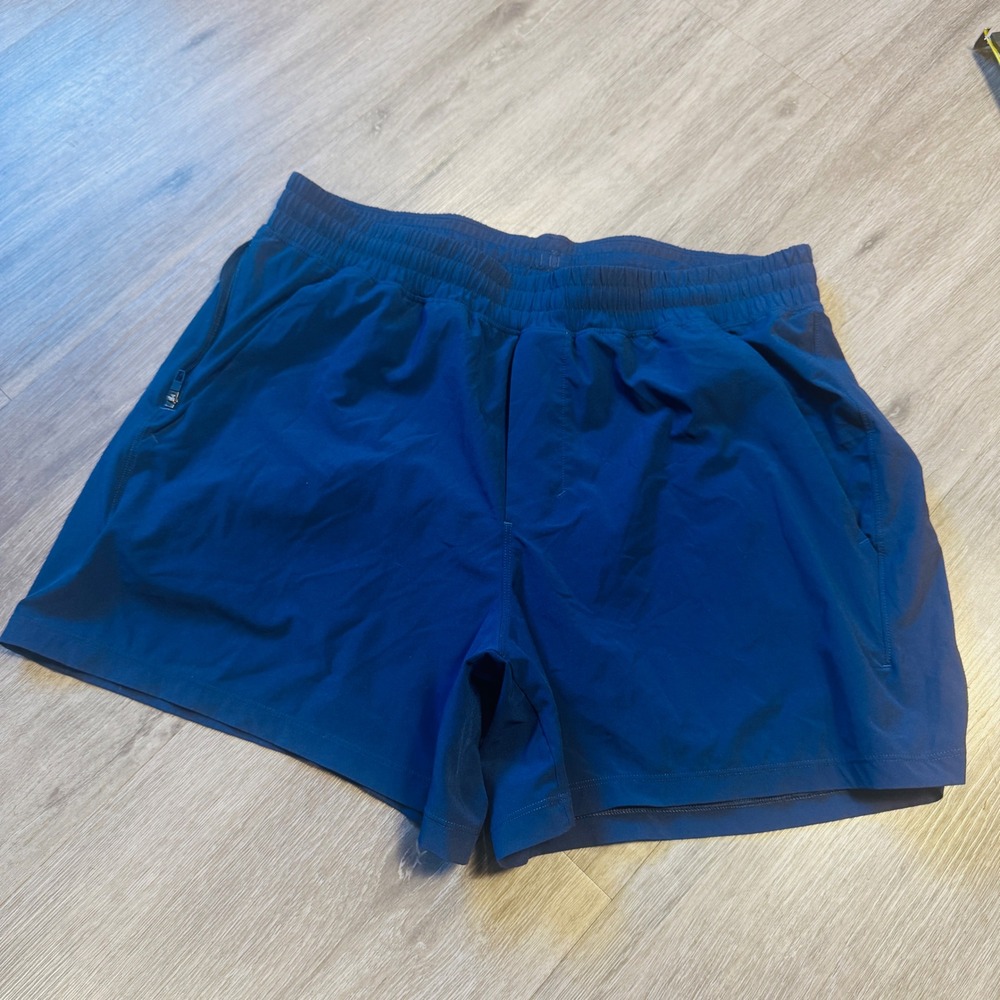 Lululemon Mens Navy Blue Athletic Training Shorts Size L Zipper Pockets 5 Inseam